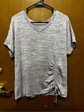 STYLUS Heathered Gray V-Neck Short Sleeve Top with Side Ruched Drawstring